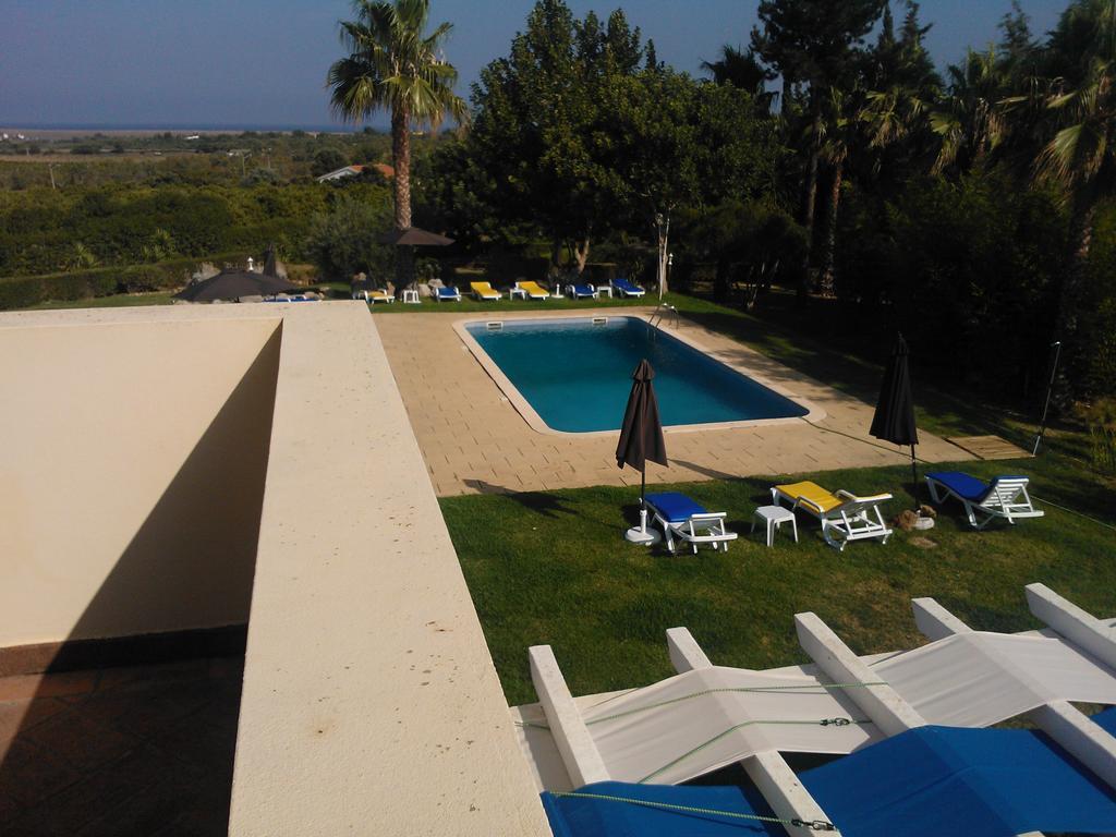 בית הארחה טאווירה 	Quinta Da Moura Casa-De-Campo מראה חיצוני תמונה