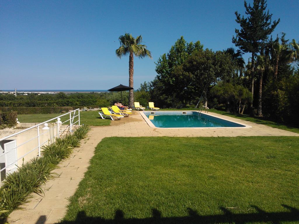 בית הארחה טאווירה 	Quinta Da Moura Casa-De-Campo מראה חיצוני תמונה
