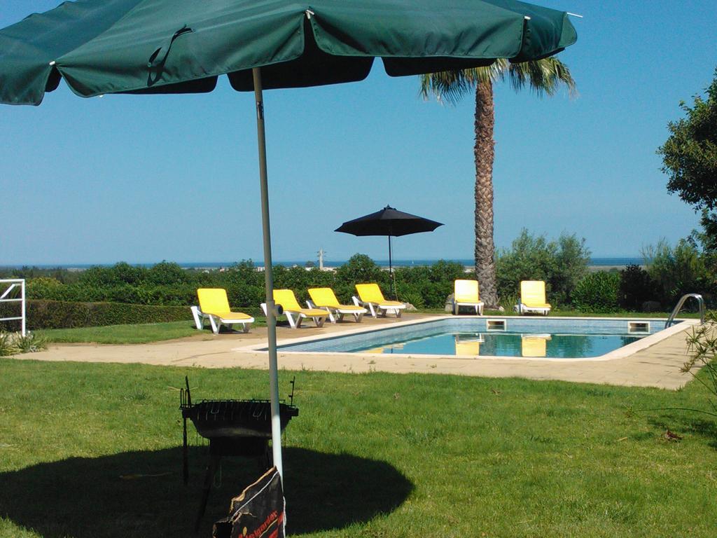 בית הארחה טאווירה 	Quinta Da Moura Casa-De-Campo מראה חיצוני תמונה