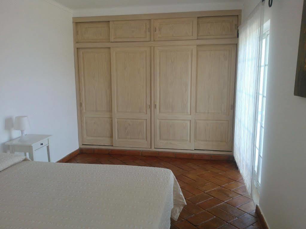 בית הארחה טאווירה 	Quinta Da Moura Casa-De-Campo מראה חיצוני תמונה