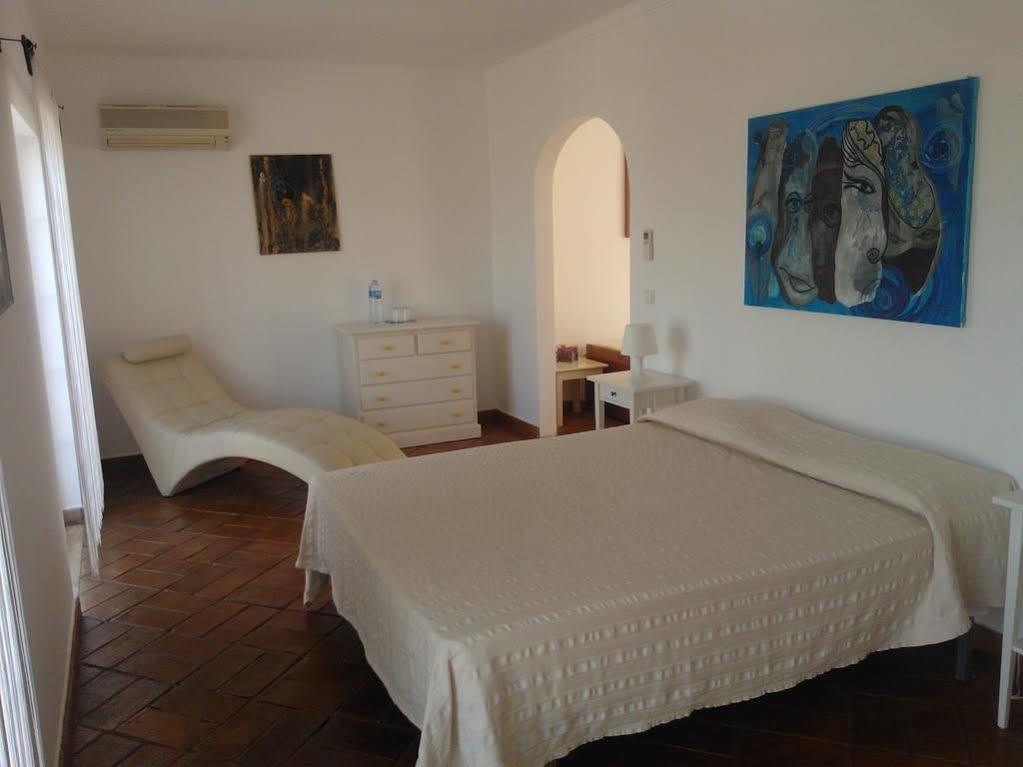 בית הארחה טאווירה 	Quinta Da Moura Casa-De-Campo מראה חיצוני תמונה